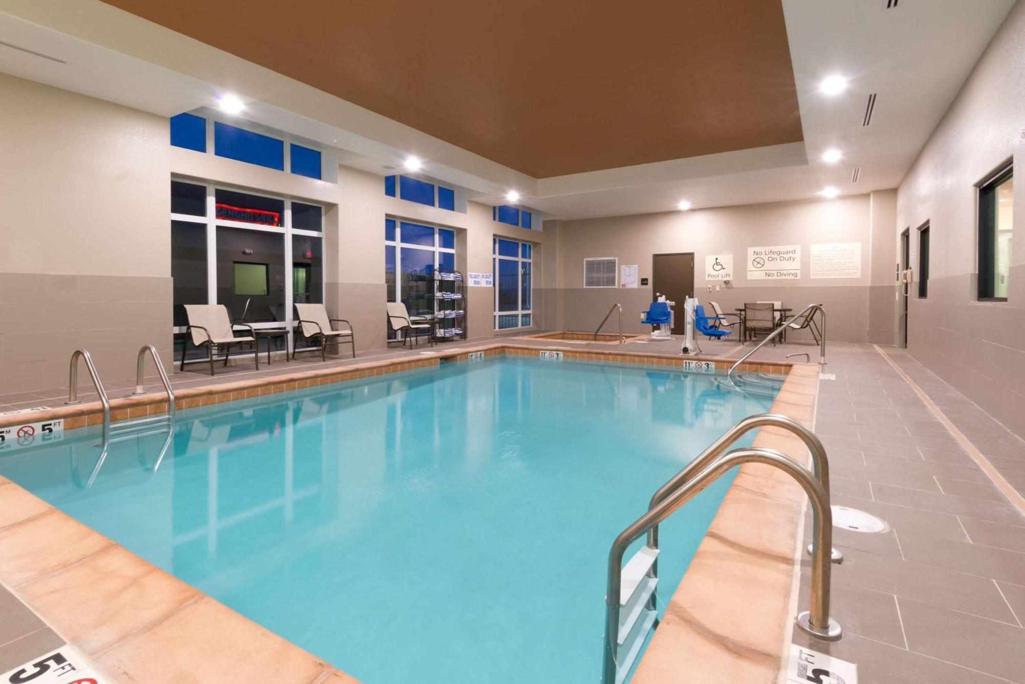 Hampton & North/i-25 Hotel 3*
